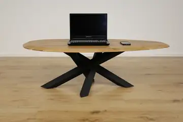 Couchtisch aus massiver Eiche in organischer Form