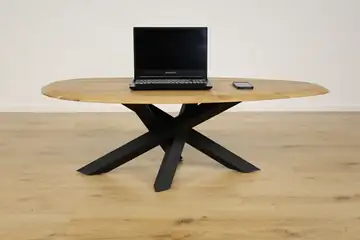 Couchtisch aus massiver Eiche in organischer Form – Produktansicht 2