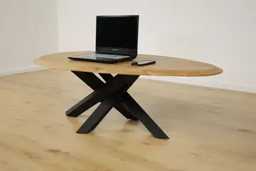 Couchtisch aus massiver Eiche in organischer Form – Produktansicht 3